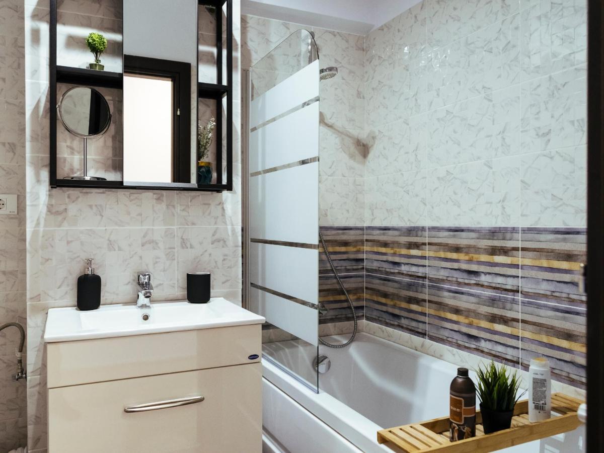 Cozy Special Pallady Apartament With Garden & Courtyard Bukarest Eksteriør billede